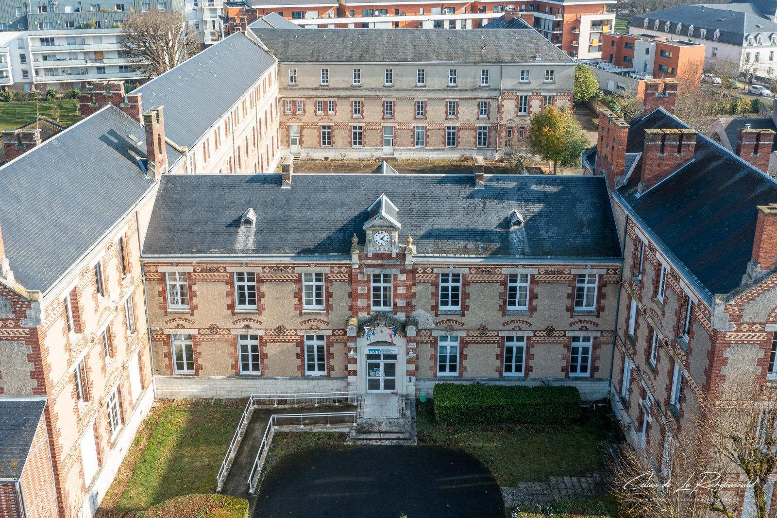 Building à Orléans
