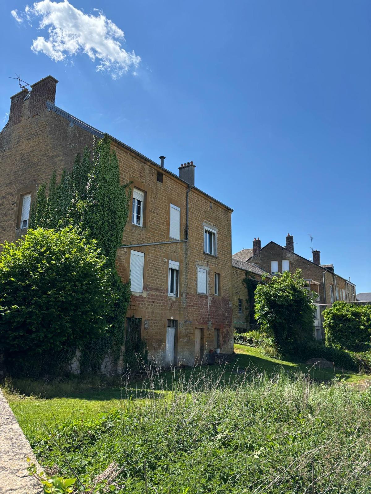Building à Dom-le-Mesnil