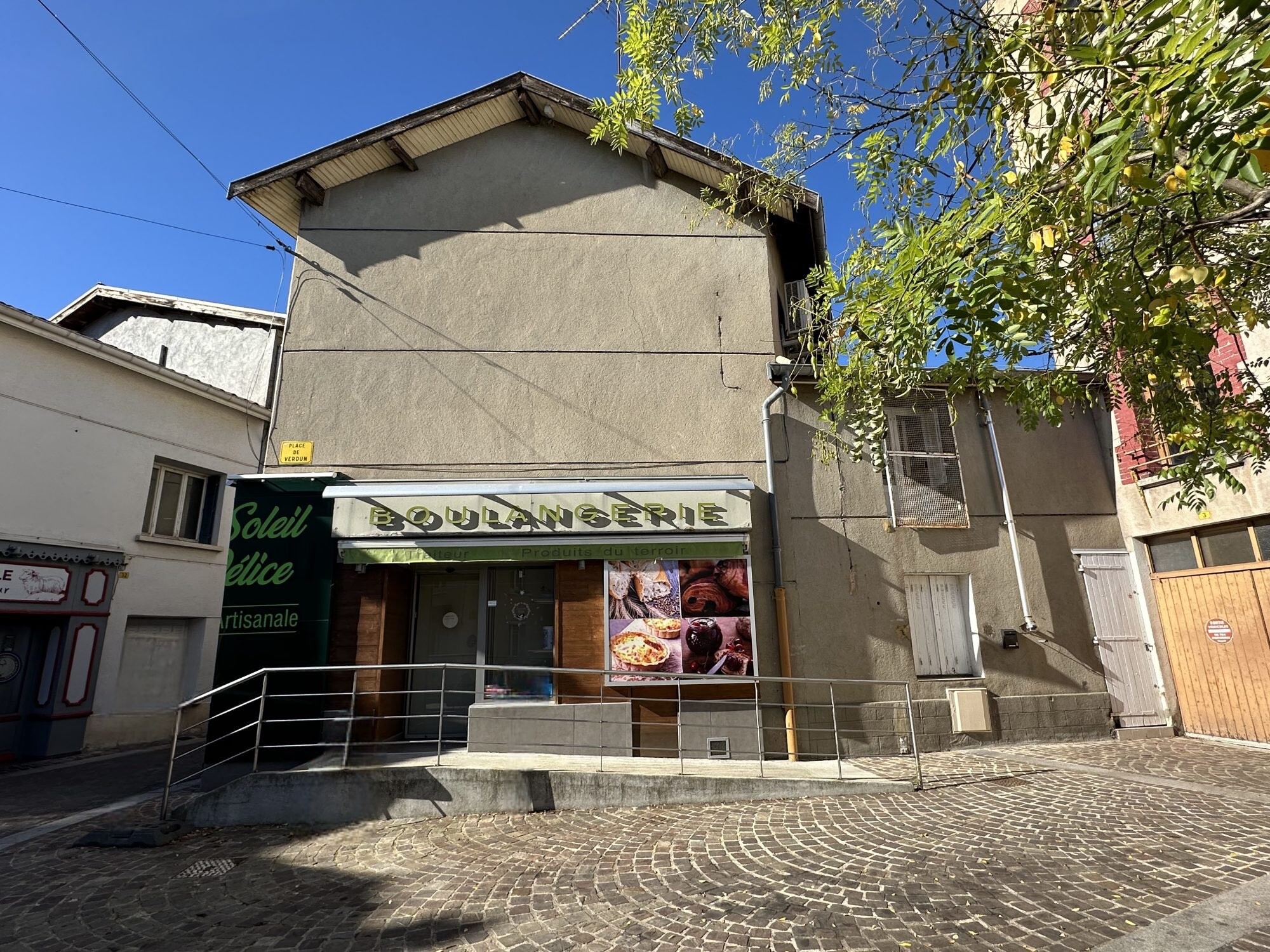 Building à Genilac