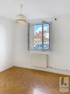 Apartment à Périgueux — vignette 6