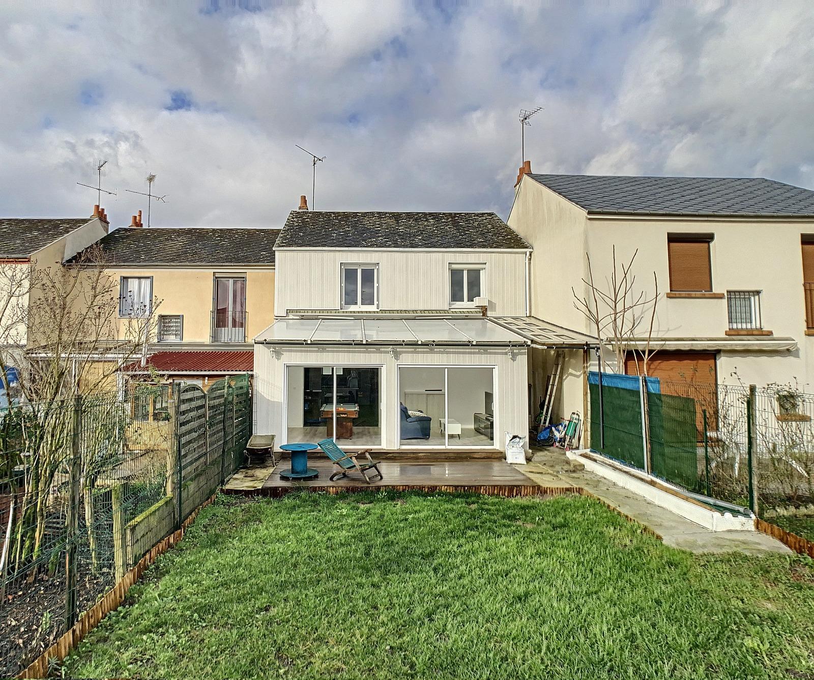 Maison à Saint-Jean-de-la-Ruelle