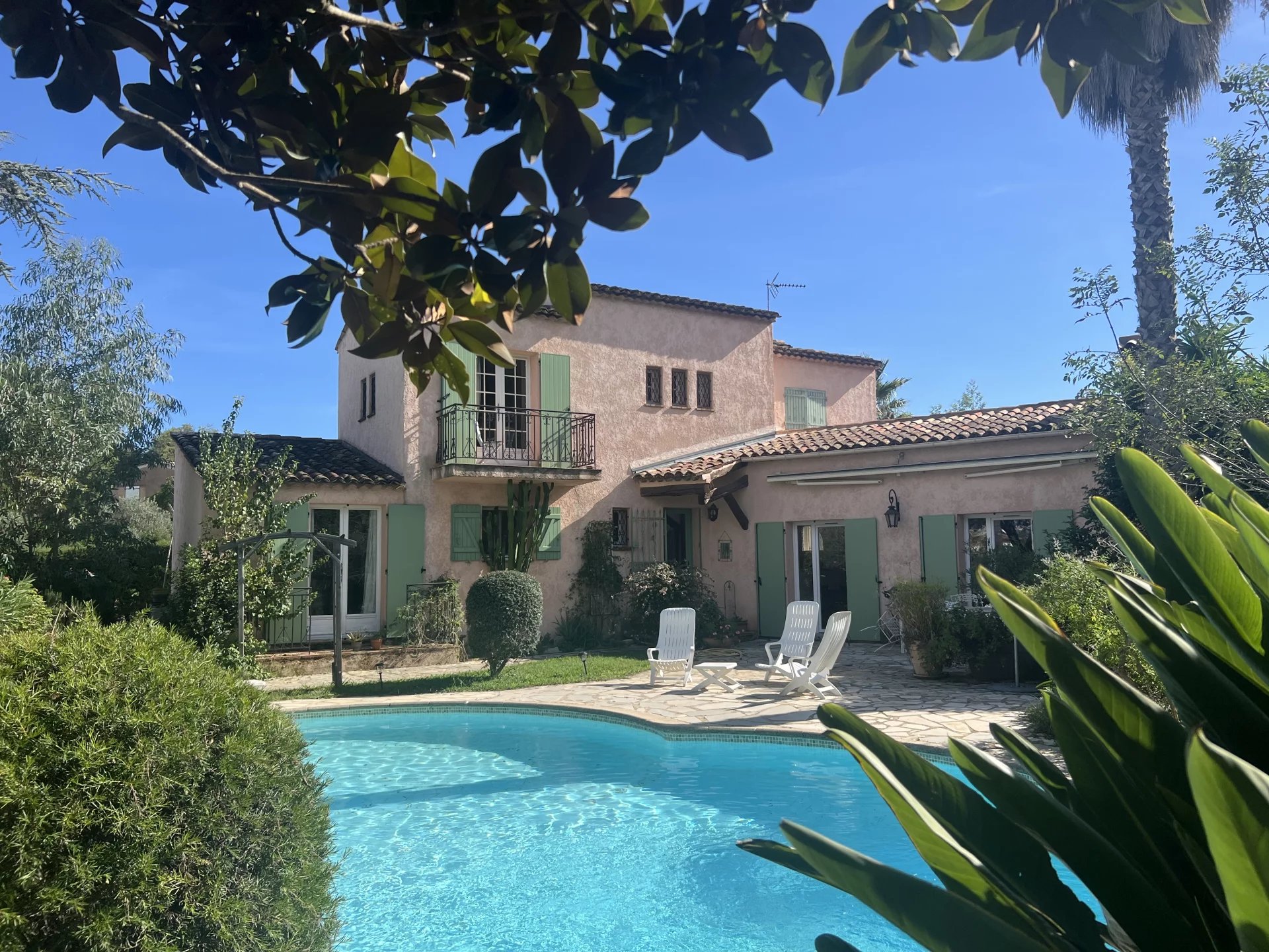 Maison à La Roquette-sur-Siagne