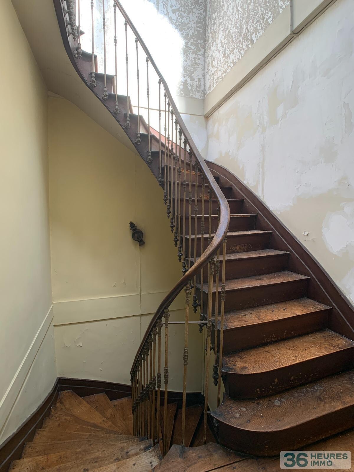 Maison bourgeoise avec jardin et possibilité de stationnement - centre-ville de perigueux