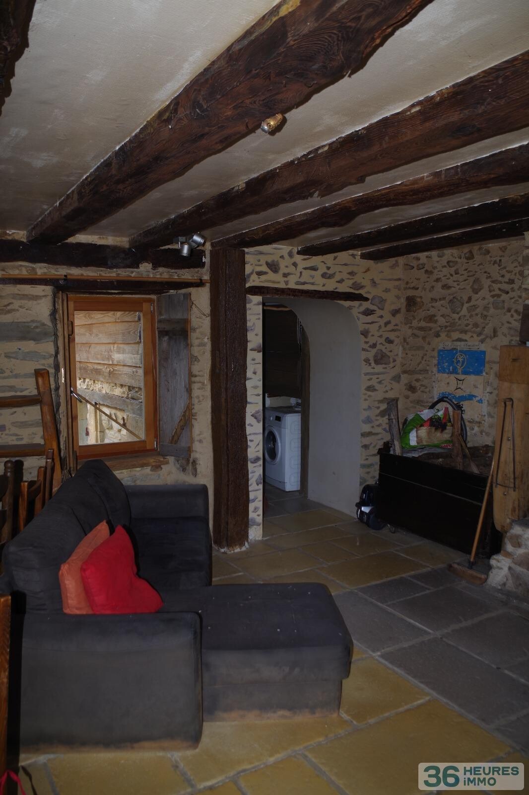 Ensemble immobilier - maison + grange + dépendances sur vaste terrain