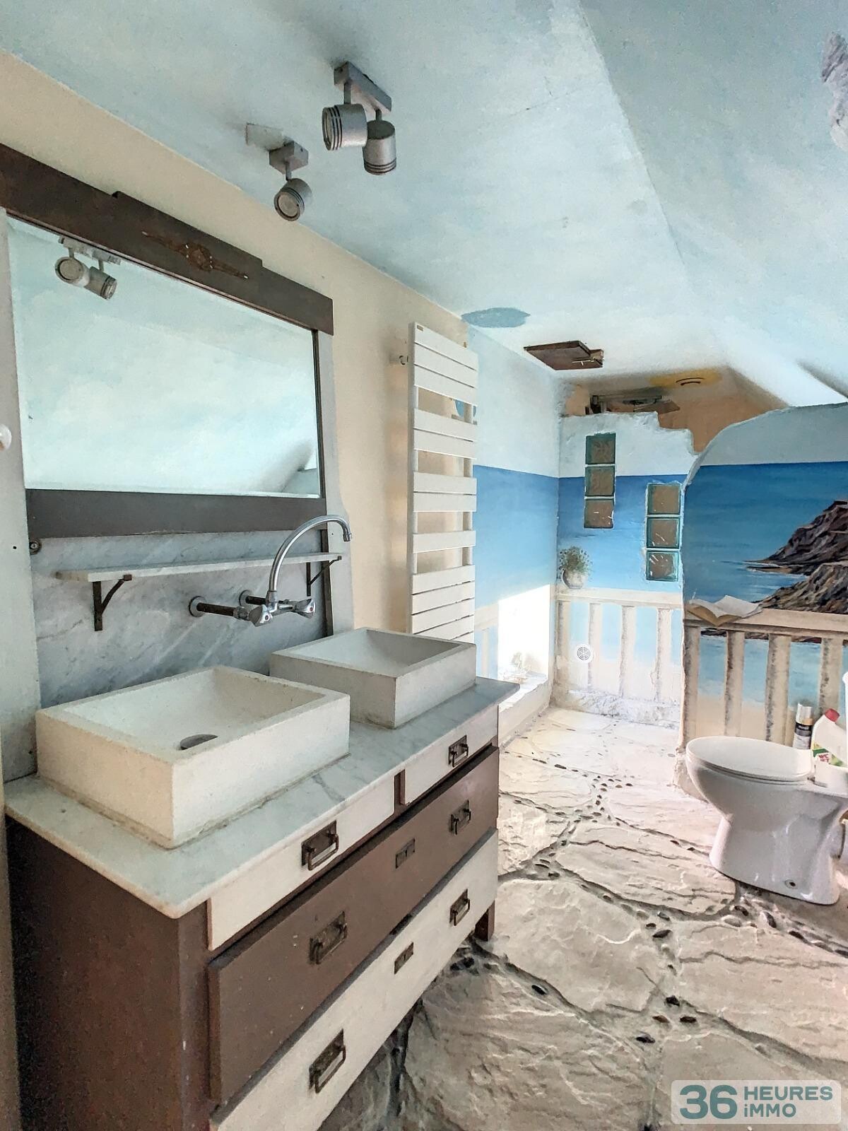 Ensemble immobilier - maison + grange + dépendances sur vaste terrain