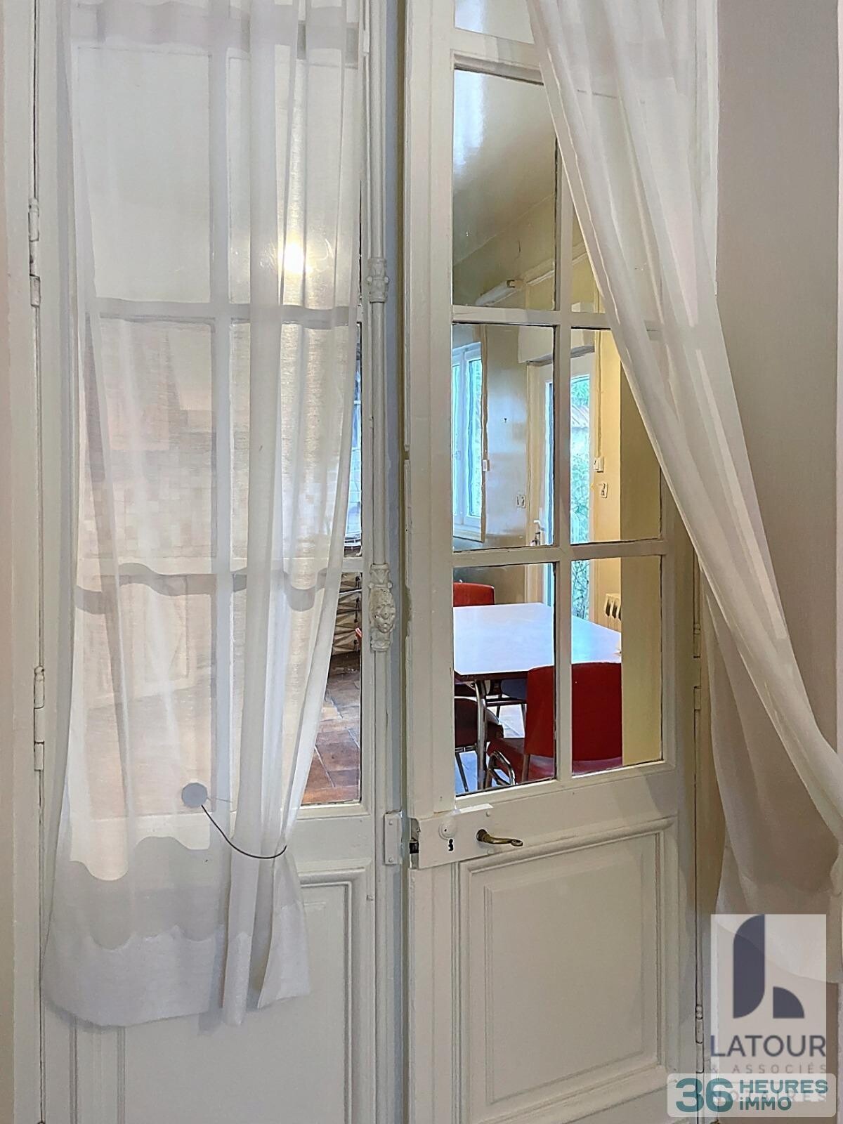 Maison avec garage et jardin