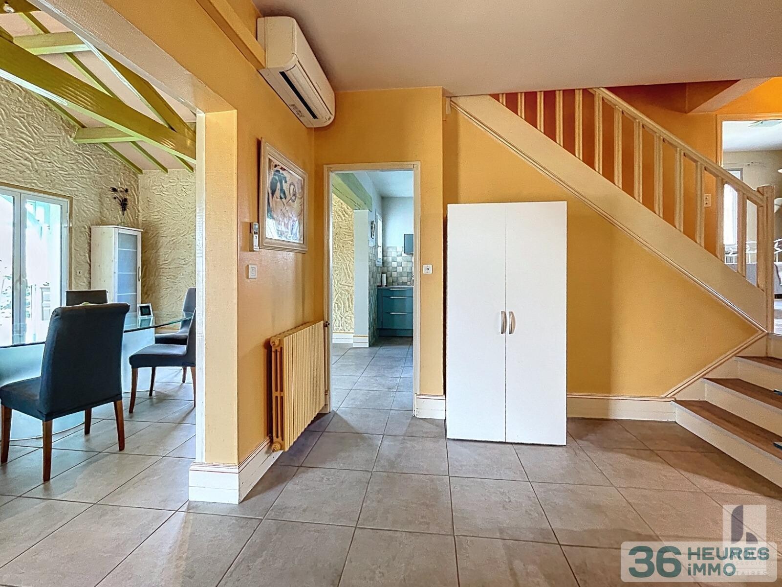 Maison de style provencal avec garage, piscine et vaste terrain