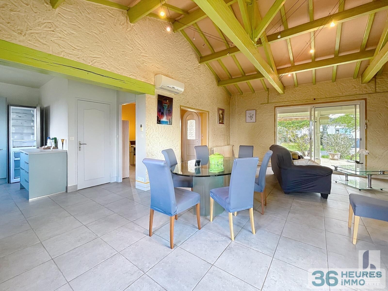 Maison de style provencal avec garage, piscine et vaste terrain