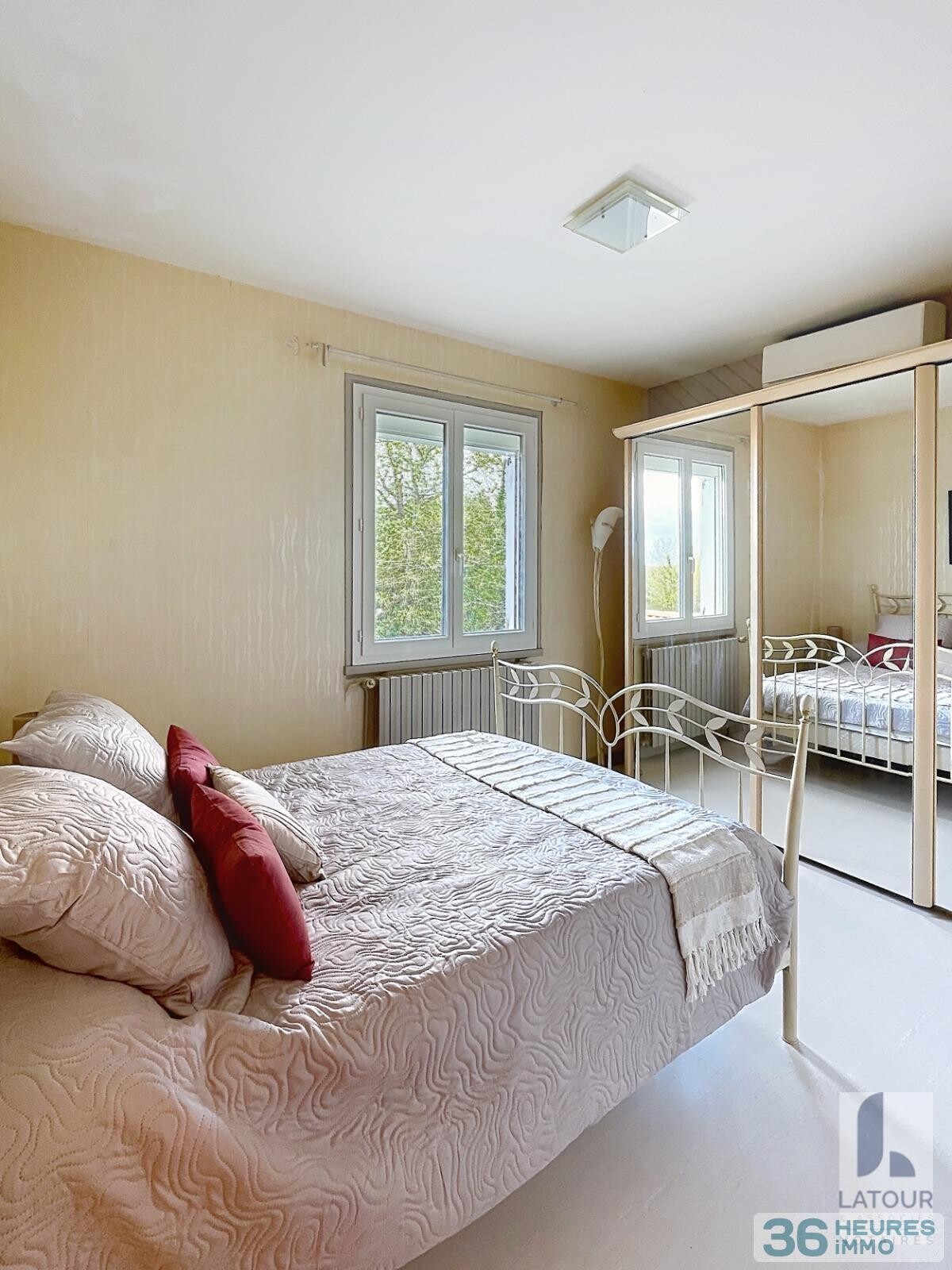 Maison de style provencal avec garage, piscine et vaste terrain