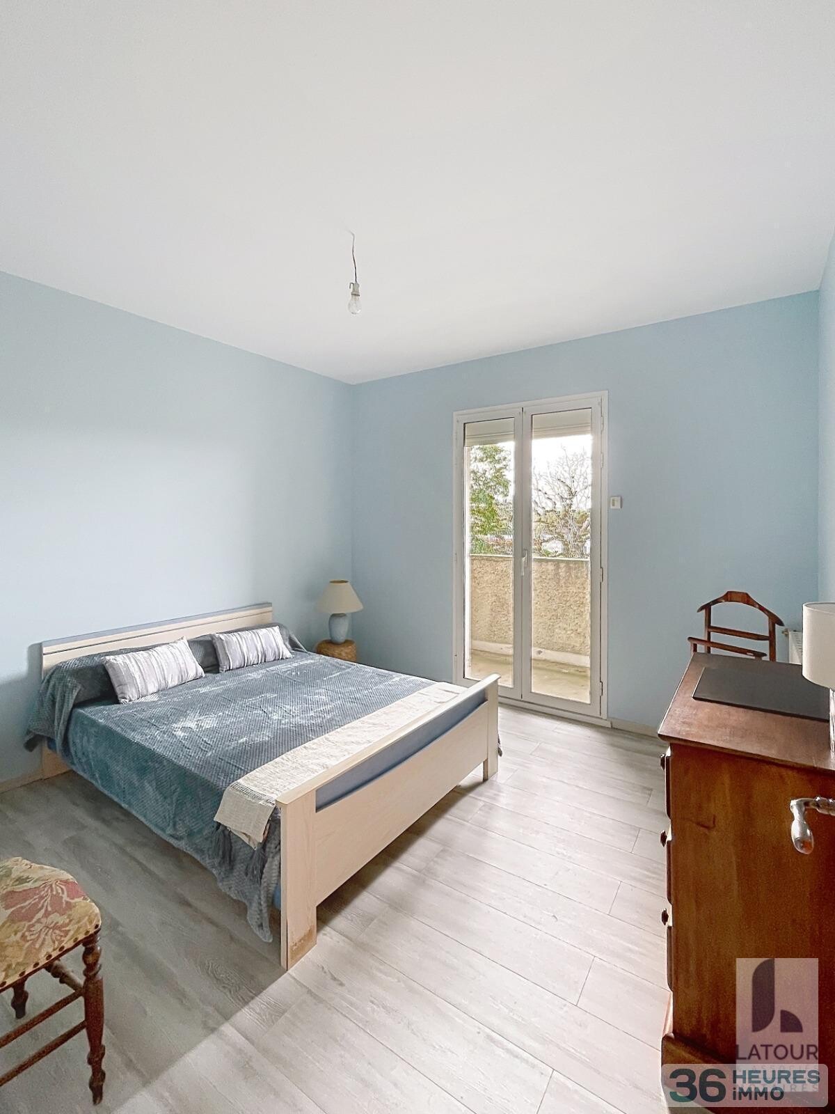 Maison de style provencal avec garage, piscine et vaste terrain