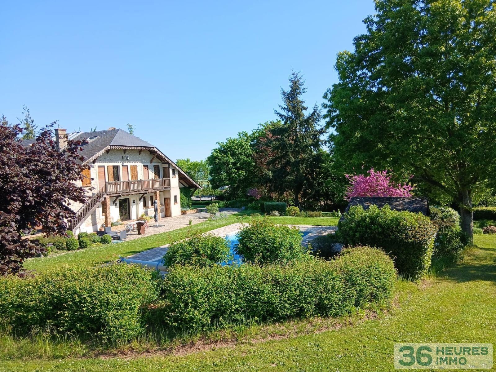 Belle propriété sur terrain de 5783 m2 avec piscine