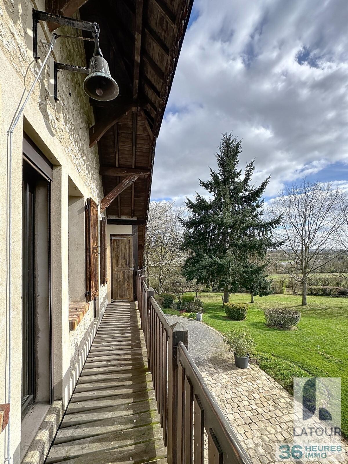 Belle propriété sur terrain de 5783 m2 avec piscine