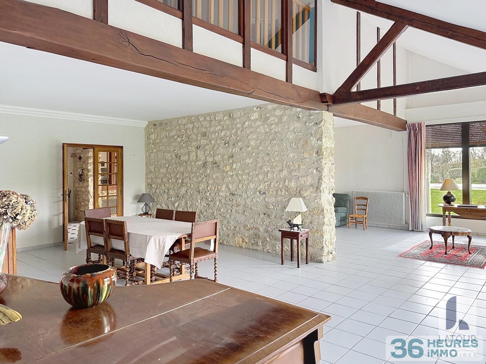 Belle propriété sur terrain de 5783 m2 avec piscine