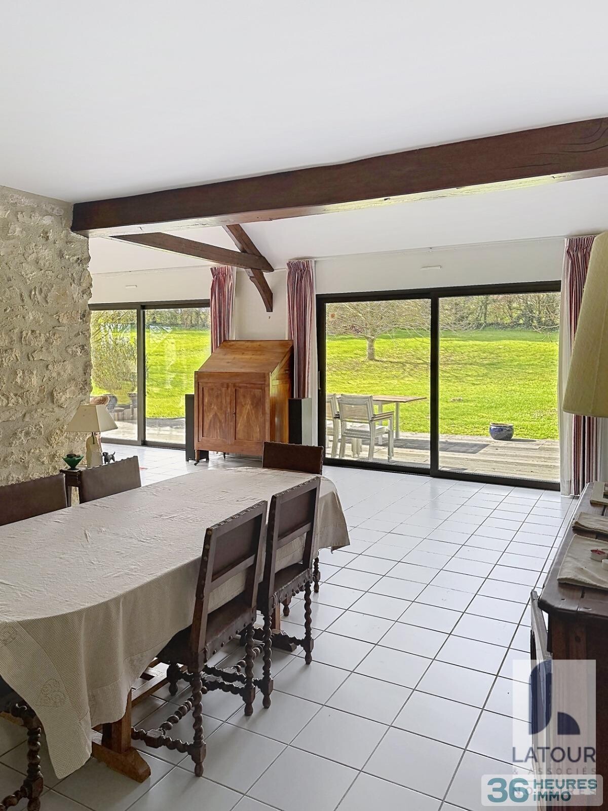 Belle propriété sur terrain de 5783 m2 avec piscine