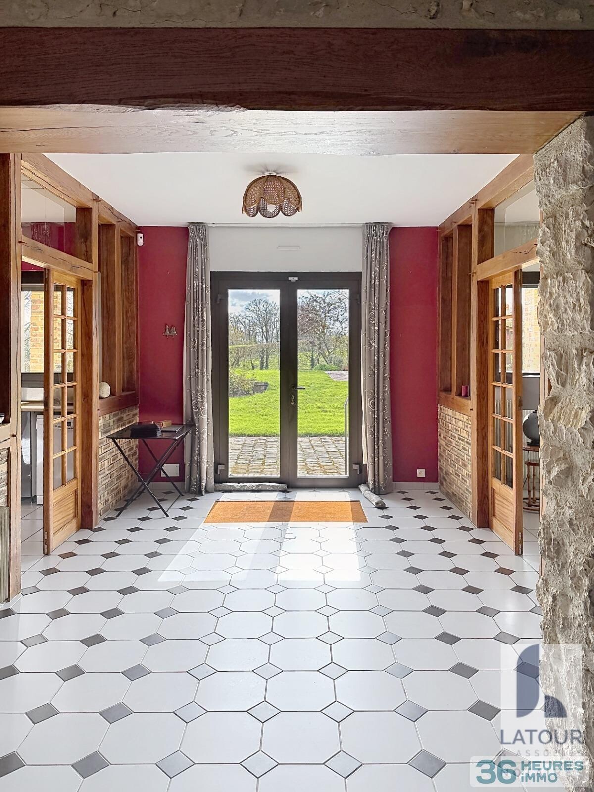 Belle propriété sur terrain de 5783 m2 avec piscine