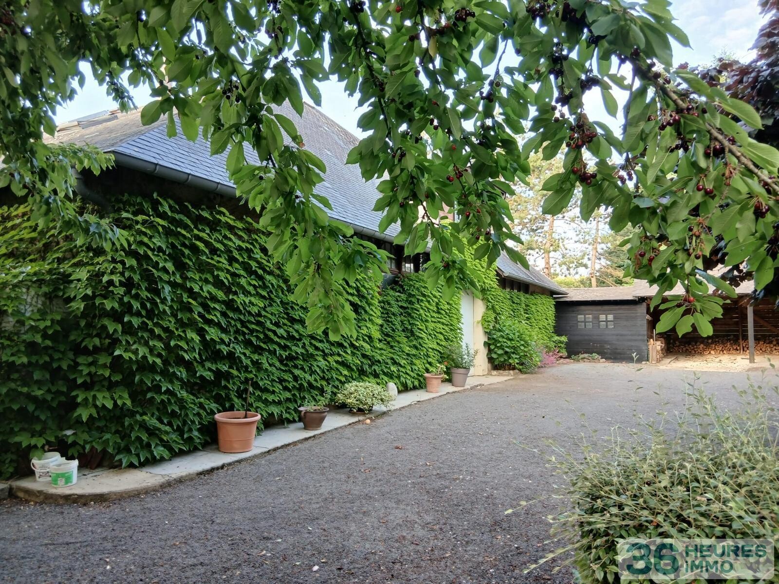 Belle propriété sur terrain de 5783 m2 avec piscine