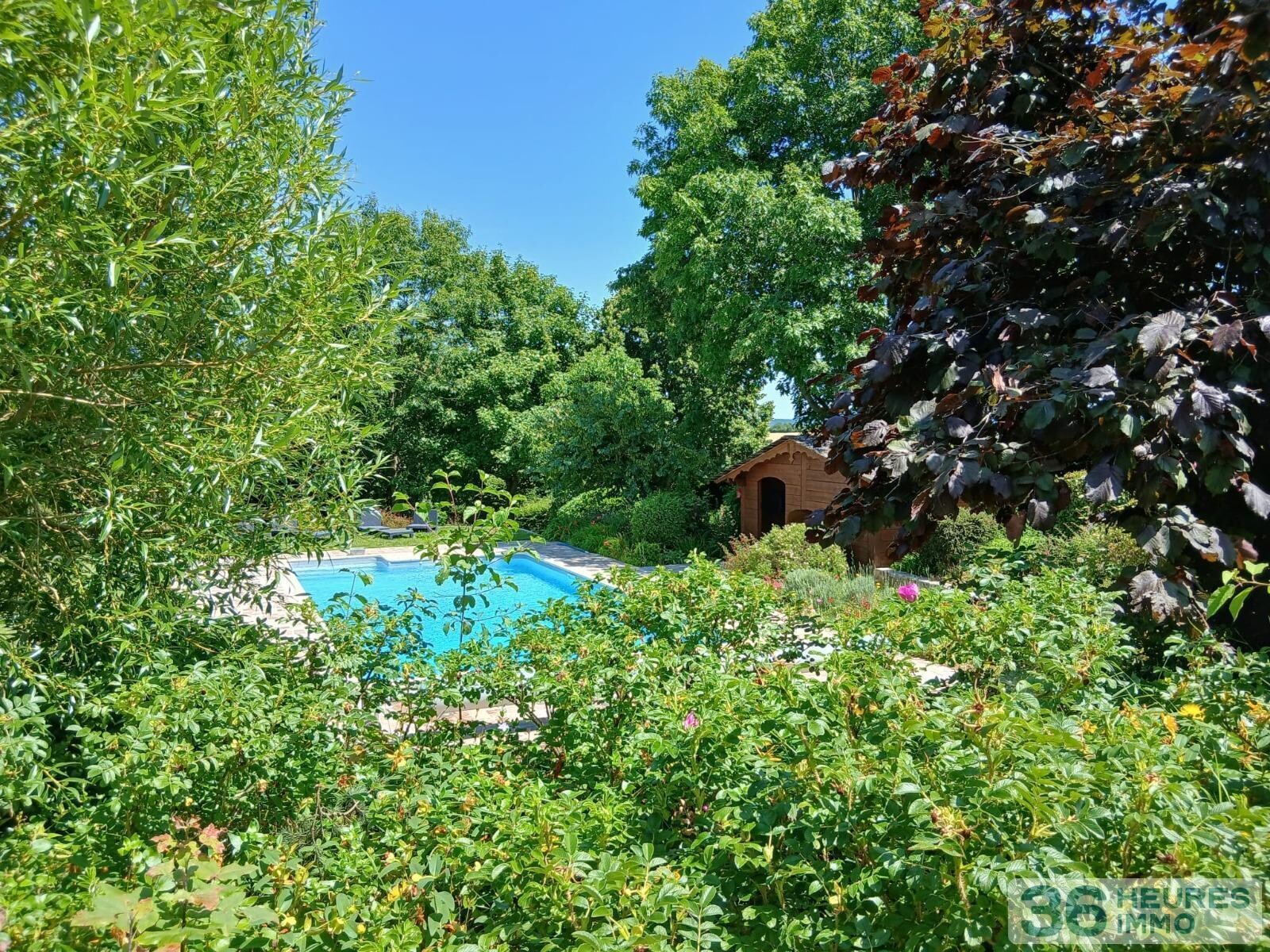 Belle propriété sur terrain de 5783 m2 avec piscine