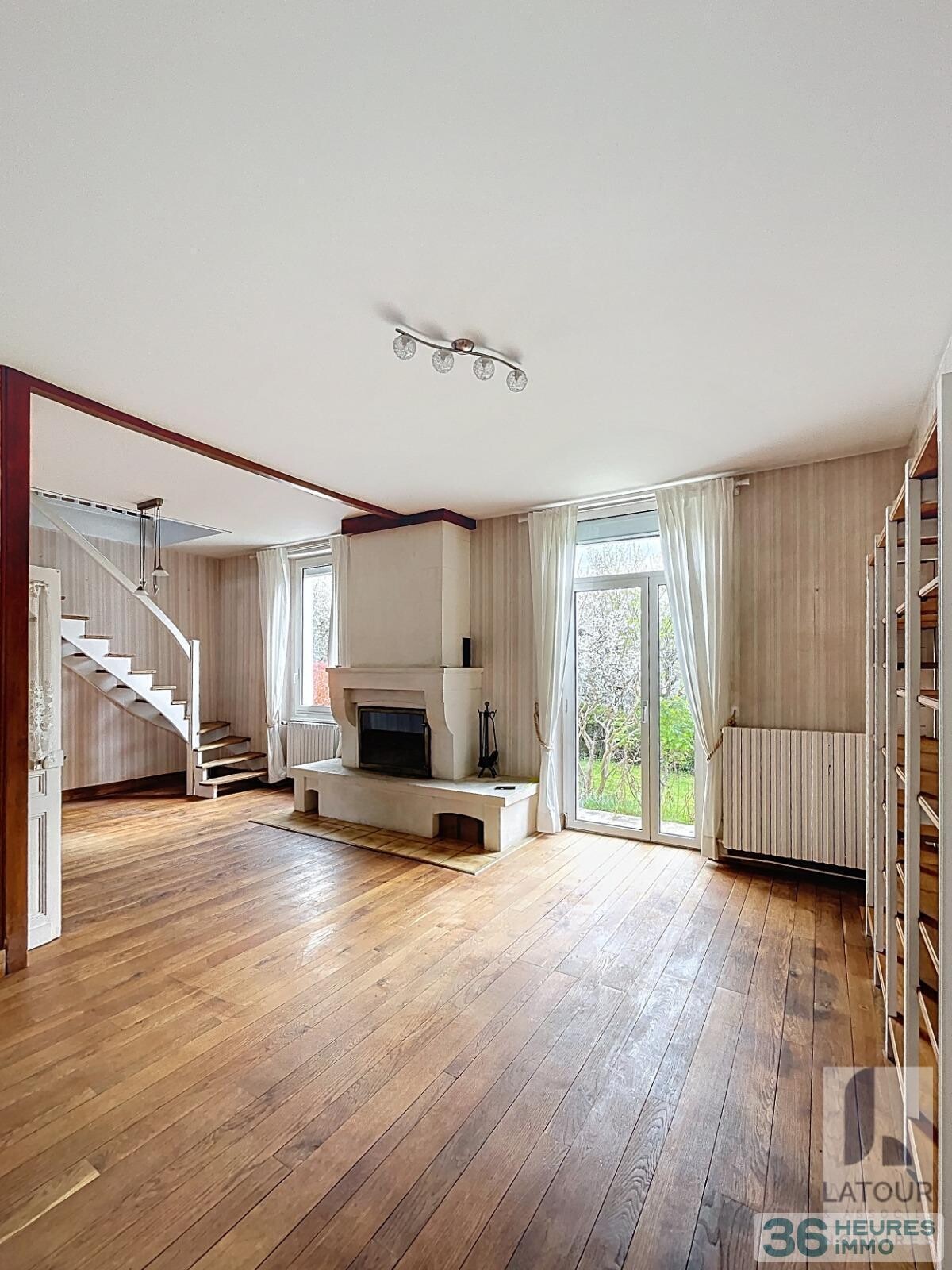 Maison avec garage jardin et piscine