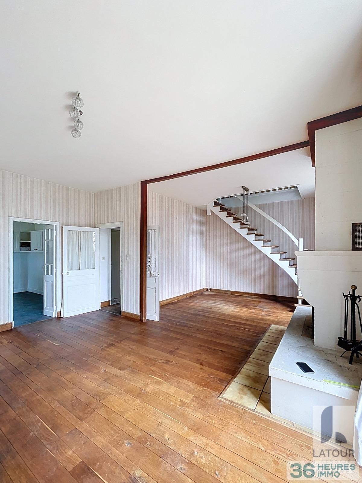 Maison avec garage jardin et piscine