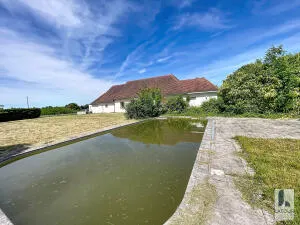 Vente Interactive - Maison familiale de plain-pied avec piscine et vaste jardin arboré